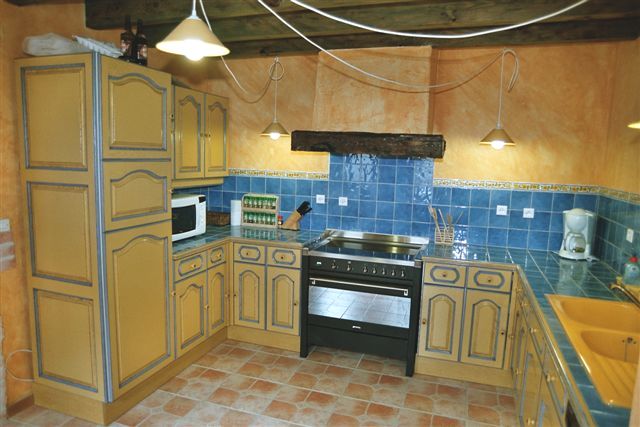 Full kitchen